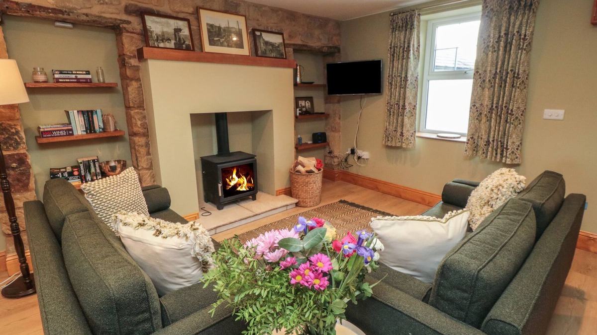 Hinderwell House | DAFFODIL COTTAGE, pet friendly, with open fire in Port Mulgrave