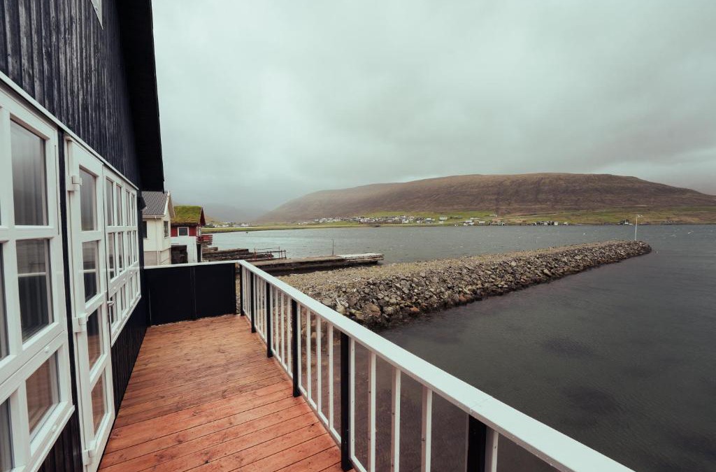 Streymoy House | Dahlastova/Stunning Boathouse/Bay View/3BR