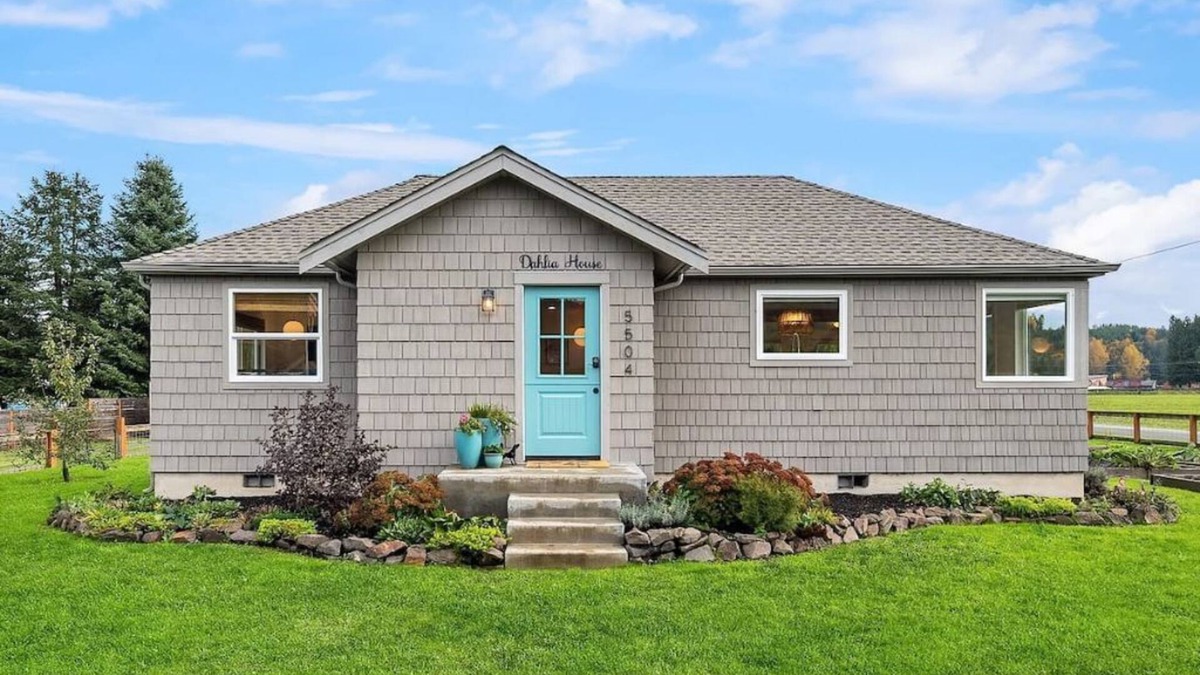 Carnation House | Dahlia House of Carnation