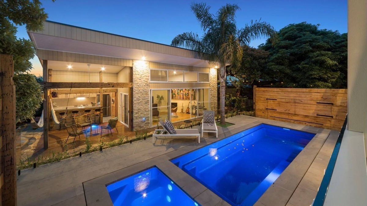 Dromana House | 'Dahlia Views' - the ultimate family entertainer