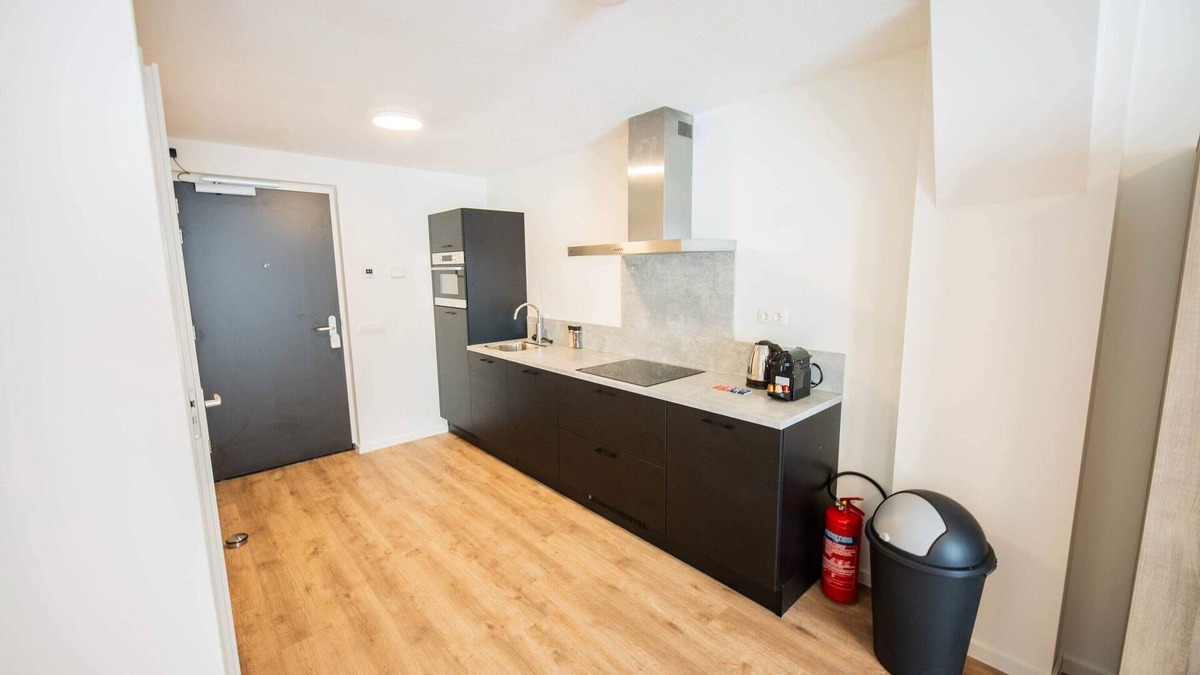 Kop van Zuid Apartment | Daily serviced studio apartment 58m2 -PRH11D-
