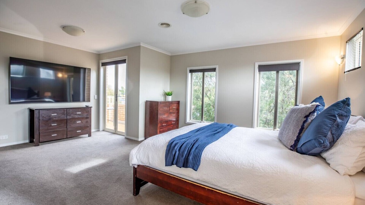 Ocean Grove Apartment | Daintree Family Getaway- Beach, Aircon,