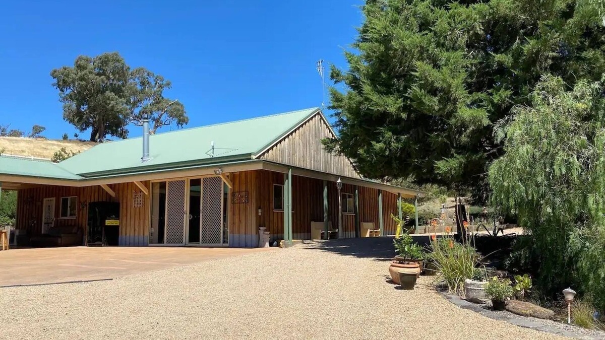 Bonnie Doon Cabin | Daisy Hill Lodge Bonnie Doon Lodge 2