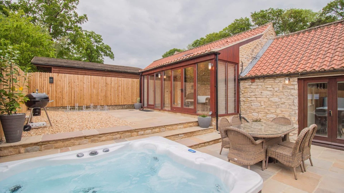Pickering Cottage | Dalby Cottage | sleeps 6 - Hot Tub, Dog Friendly - 5* Gold