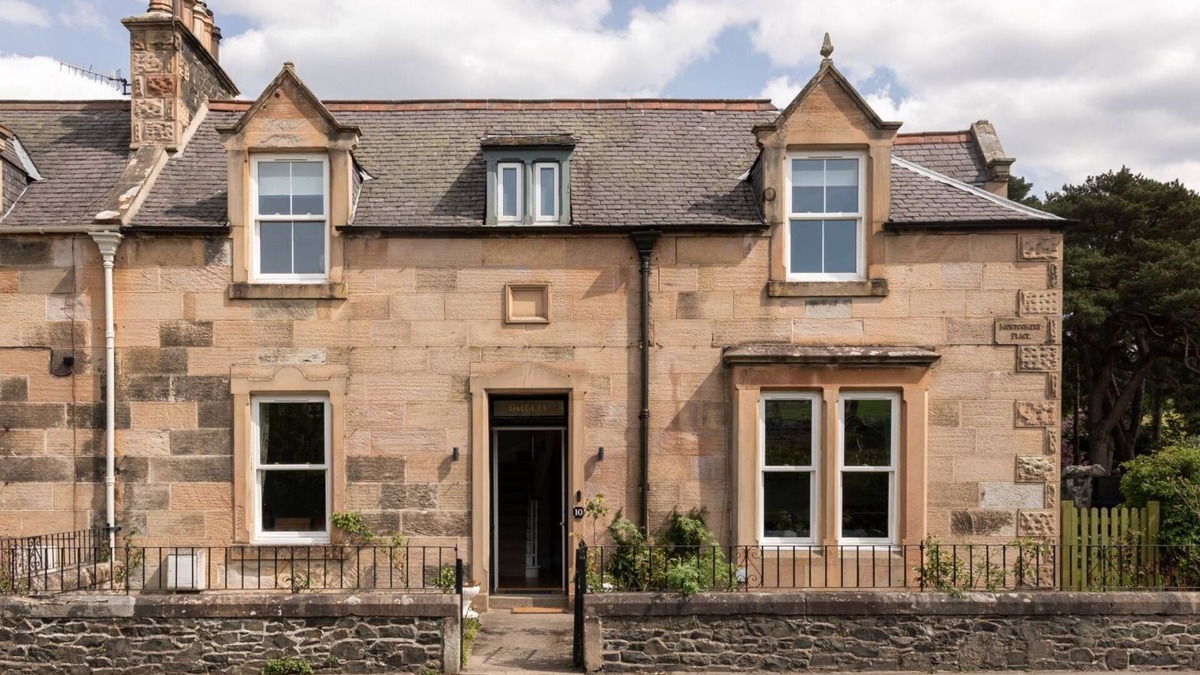 Peebles House | Dalgety, Peebles - sleeping 8 guests in 4 bedrooms