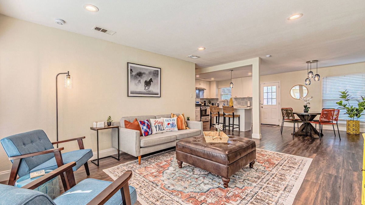 Dallas House | Dallas's Urban Oasis ~A Secluded Haven in Dallas~