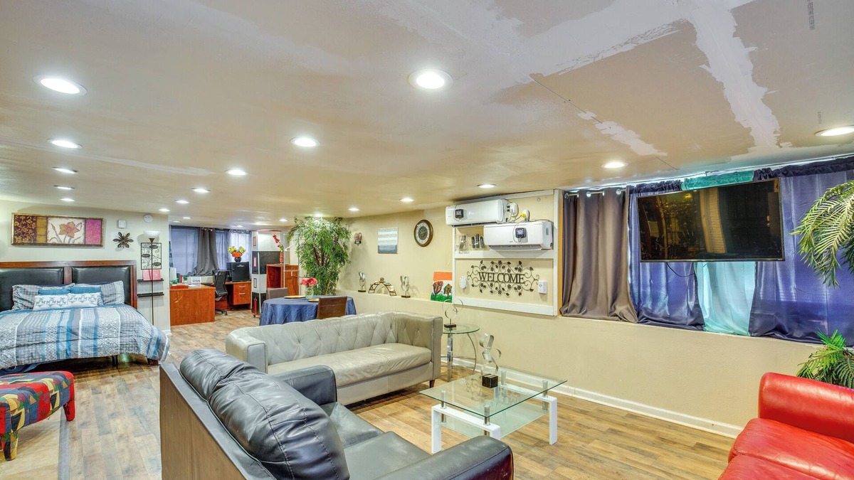 Dallas Apartment | Dallas Studio w/Home Office - 4 Mi to Fair Park!