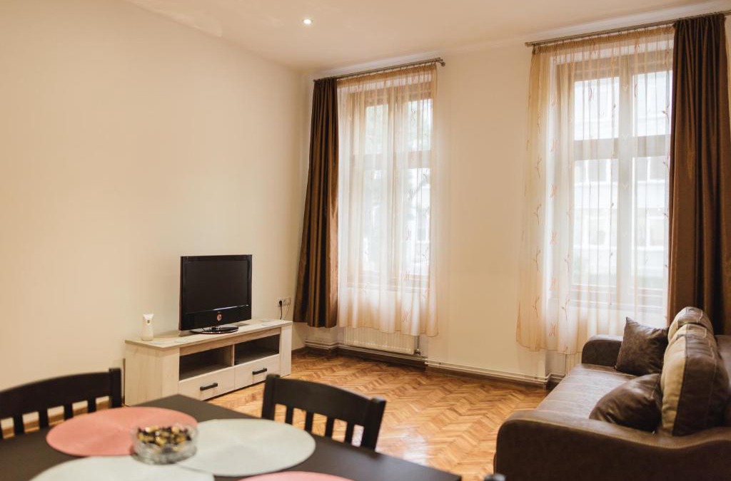 Center Apartment | Dana Apartment Center
