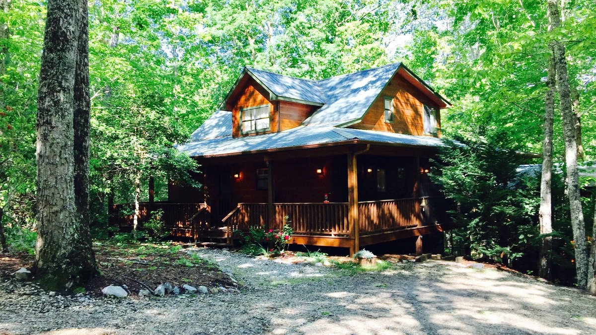 Blairsville Cabin | Dancing Bear Your Honeymoon Cabin in the Woods