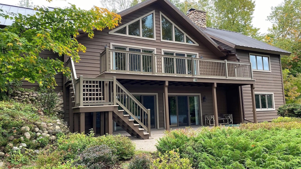 Presque Isle House | Dancing Loon Hideaway at Turtle Lake