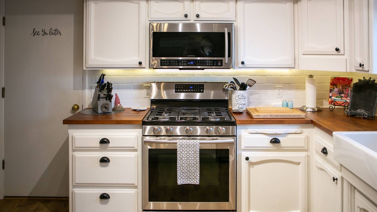 Templeton House | Dandelion Dream, 5 Min To Over 30 Wineries, Hot Tub, Outside Games, Fire Pit