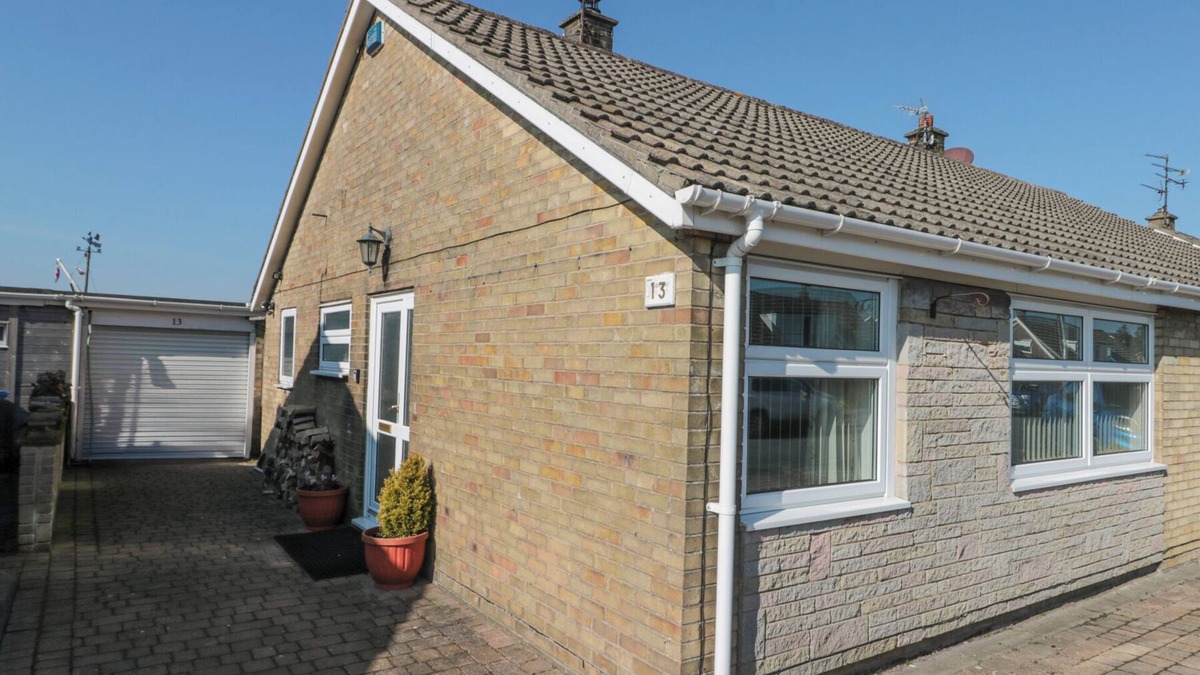 Bridlington House | DANESCROFT, pet friendly, with a garden in Bridlington