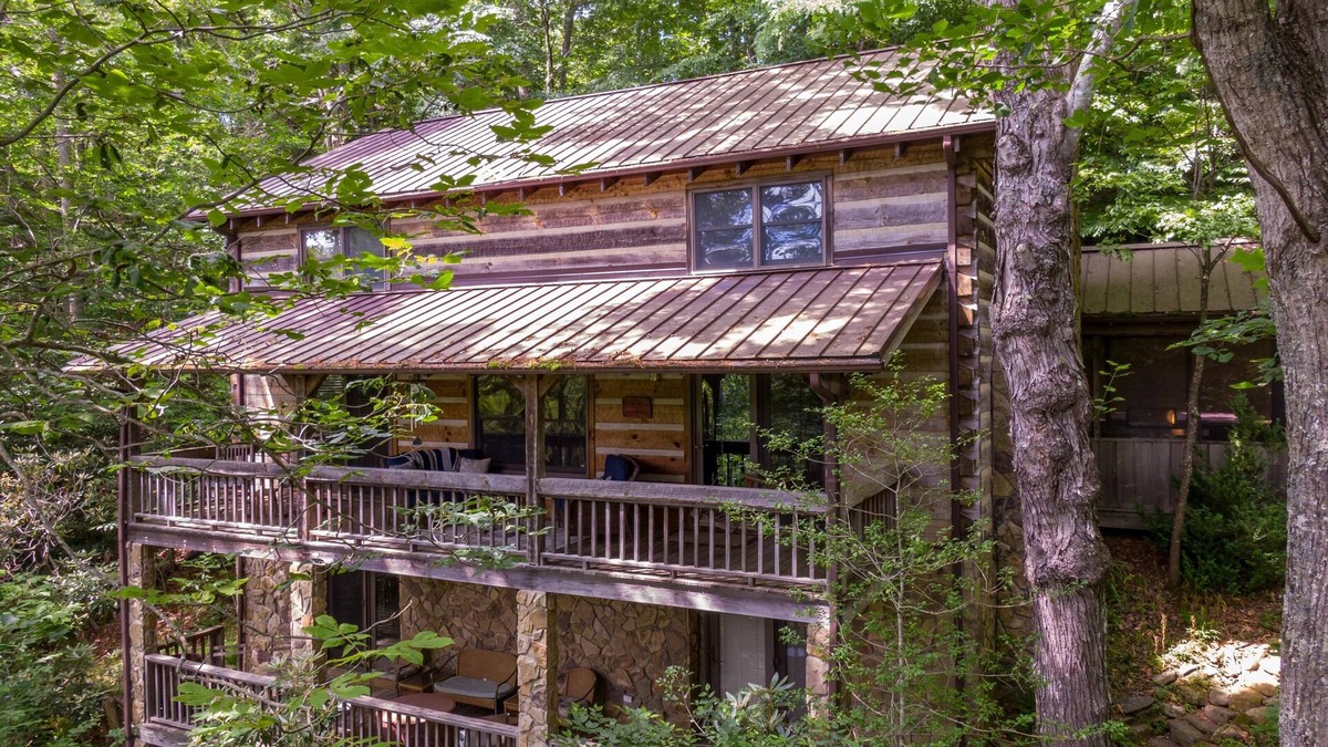 Boone Cabin | Daniel Boone Lodge- Hot Tub-Pet Friendly-Pool Table-Nearby New River