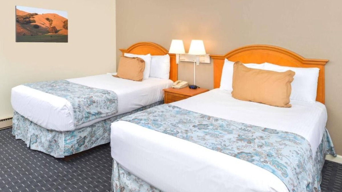 Solvang Hotel | Danish Experience! 4 Spacious Units, Outdoor Pool & Parking, See Succulent Cafe!