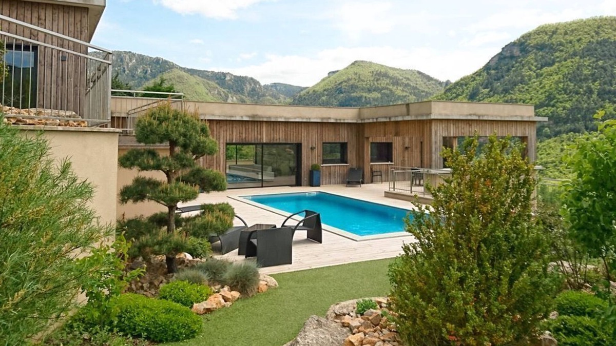 Mostuejouls Villa | Dans La Nature - Four Bedroom Villa, Sleeps 8