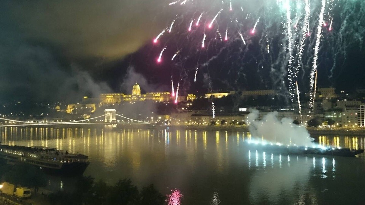 Lipotvaros Apartment | danurama, center of the city, overlooking the danube, enjoy, ladies & gentlemen!
