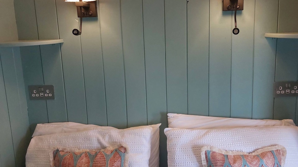 Wedmore Cabin | Daphne our shepherds hut