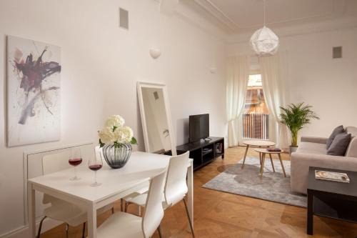 Rione VI Parione Apartment | Daplace - Matilde Apartment