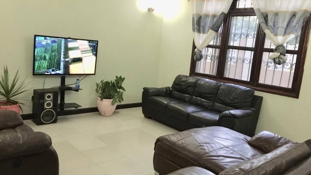 Dar es Salaam House | Dar es Salaams, A private 2 Bedroom modern house 20 minutes from the Beach.