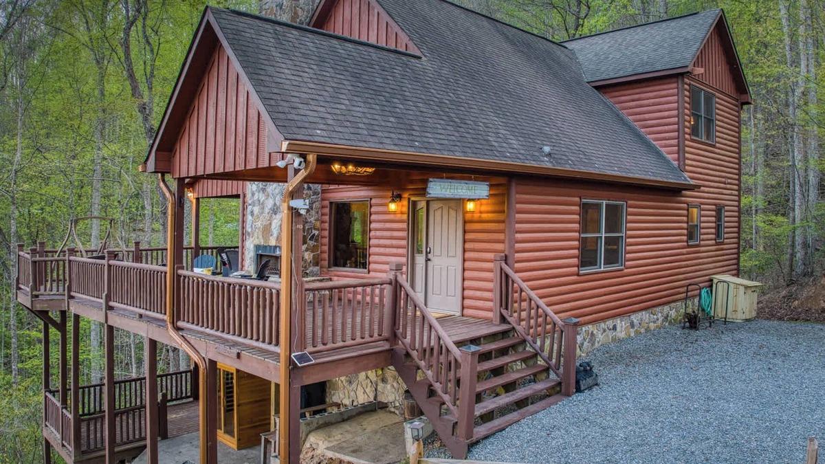 Ridges Over the Lake Cabin | Darby’s Ridge - view, pet friendly, hot tub