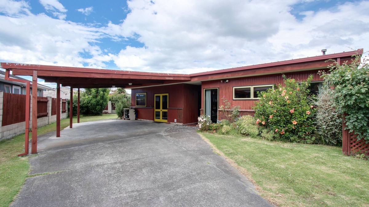 Taradale House | Darcy Delight - Taradale Holiday Home