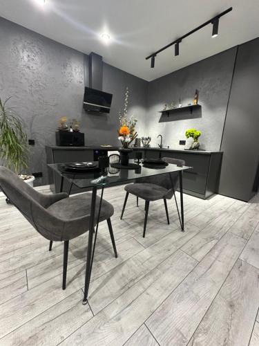 Kaztsik Apartment | Dark Loft