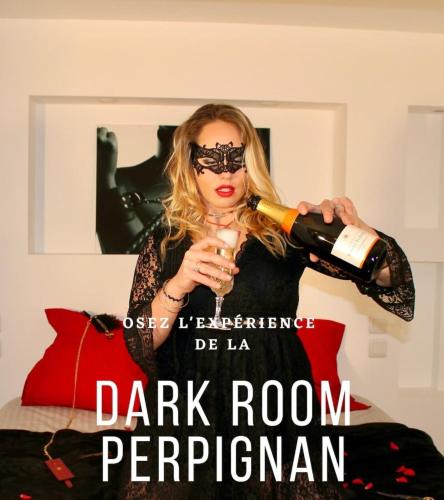Villeneuve-de-la-Raho Apartment | Dark Room Perpignan aux 50 nuances Jacuzzi Privé