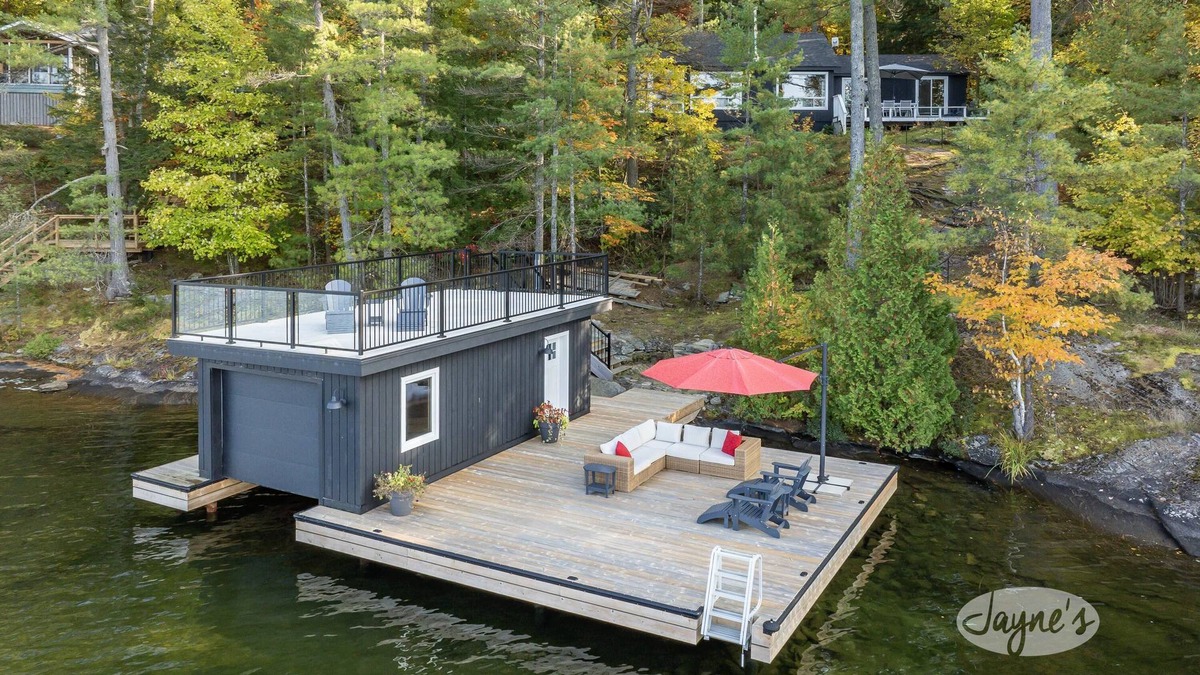 Seguin Cottage | Darling 3 bed 2 bath cottage on Lake Joseph with Bunkie! NW Exposure! Boathouse