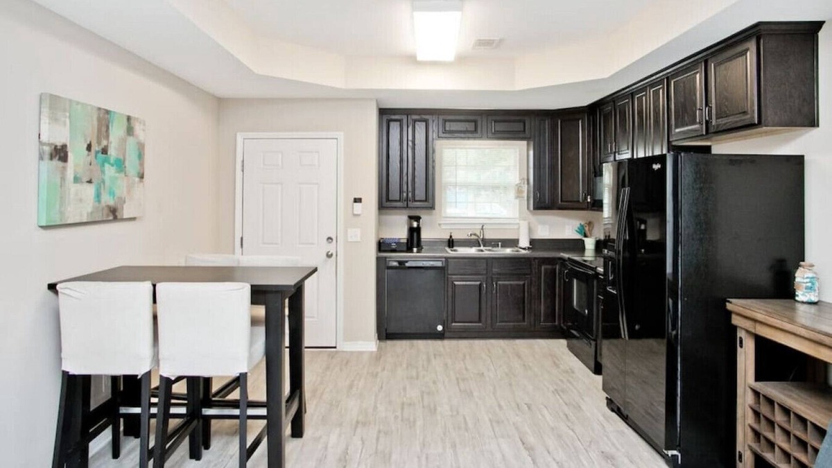 Old East Hill House | Darling Downtown Delight-5 Mins from Bay Center!