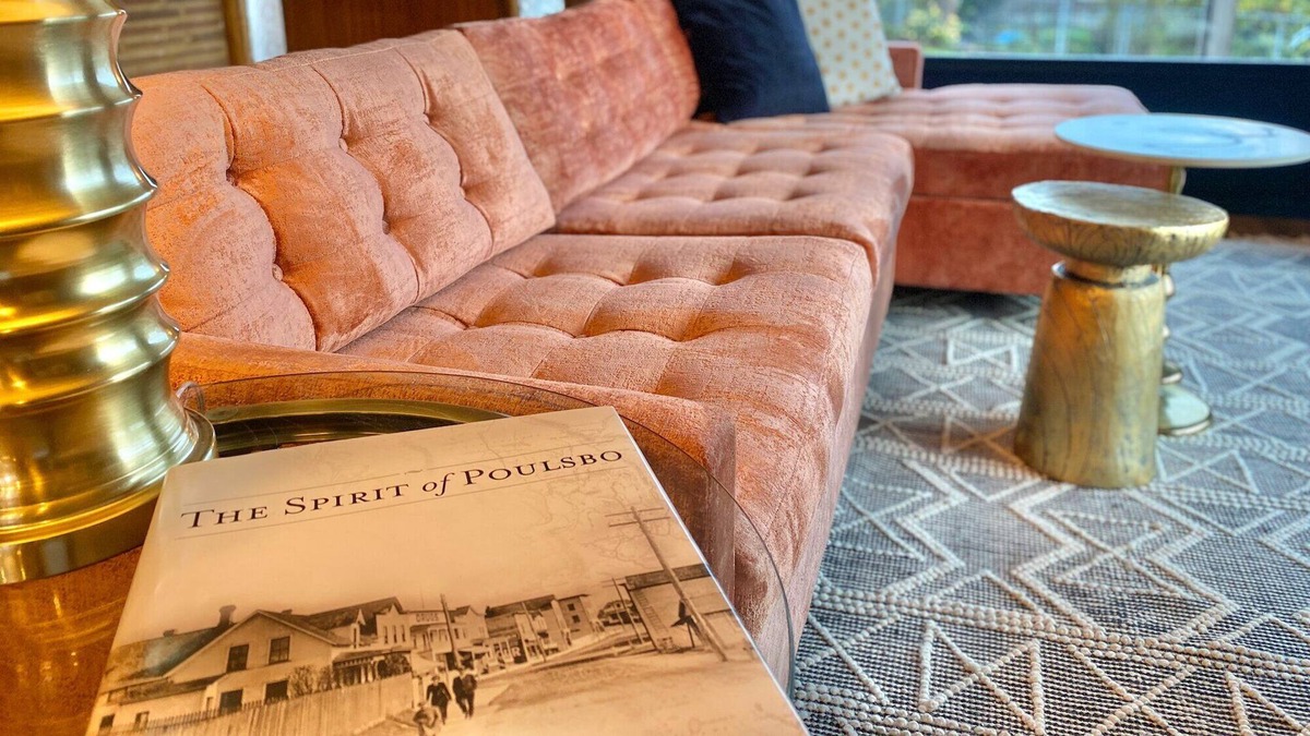 Poulsbo House | Darling Mid-Century Cottage in Downtown Poulsbo! Small dogs welcome Walk to town