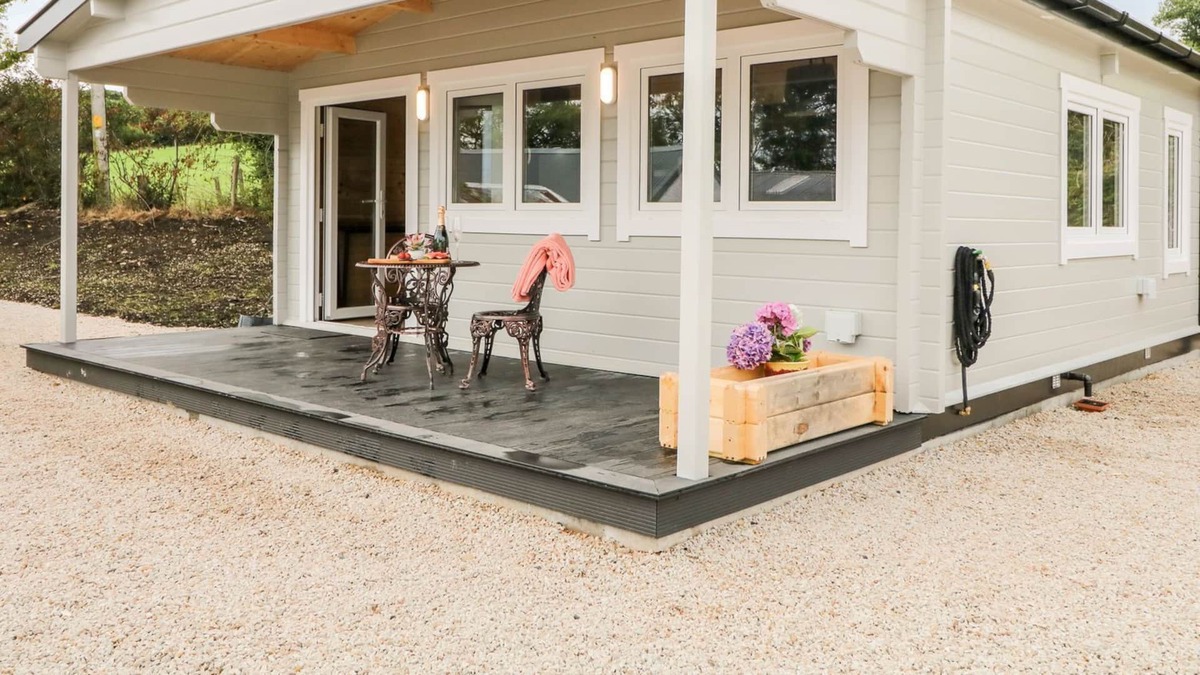 Donegal Cottage | DAVEY JOHNS FORGE CABIN 2, pet friendly in Carrigart, County Donegal