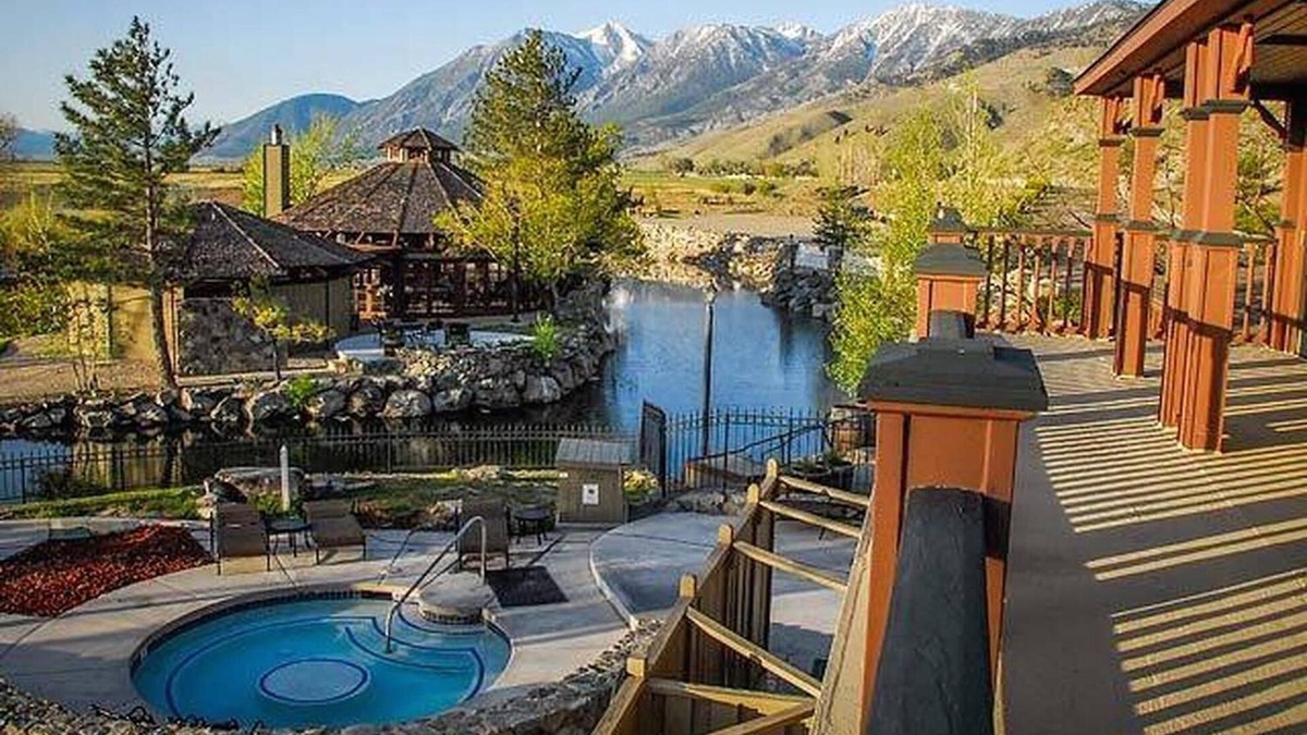 Genoa Condo | David Walley's Resort, 2br suite, Sunday check-in