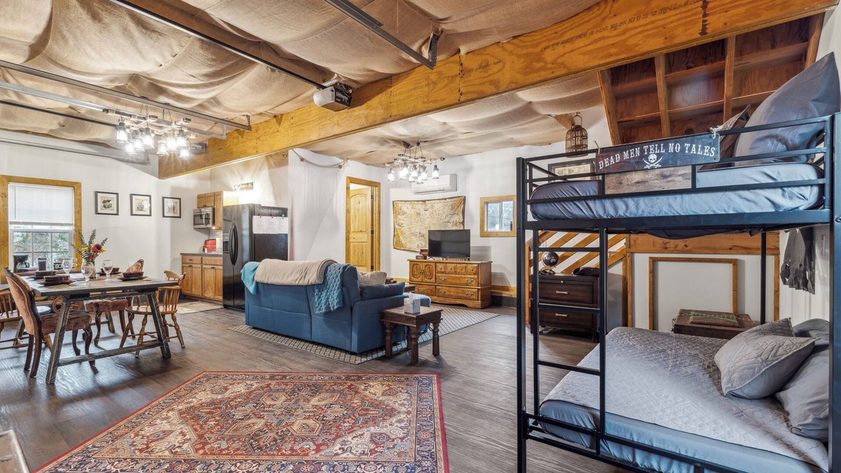Wilmington House | Davy Jones' Loft, Treehouse, and Treasure Hunt!