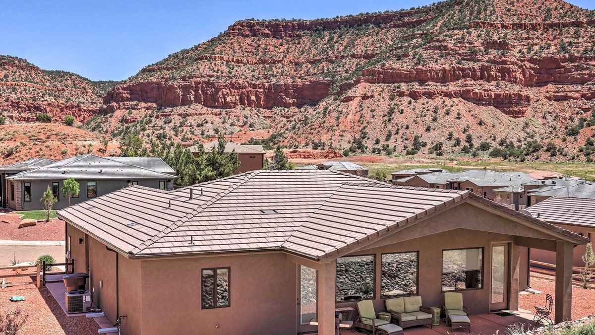 Kanab House | Day Trip to Zion: Home w/Fire Pit & Pool Access