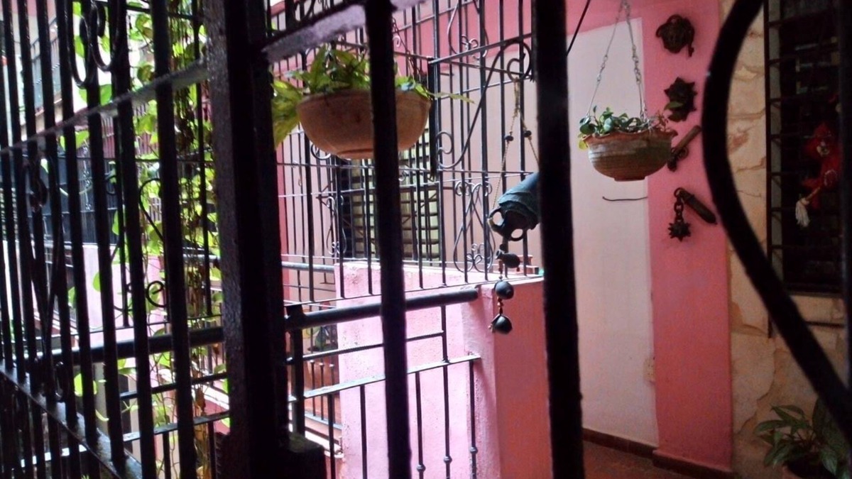 Old Havana Hotel | Dayami mas Alberto HABANA VIEJA
