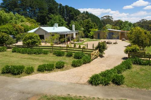 Daylesford House | Daylesford Getaway - Big Garden, Close To Town