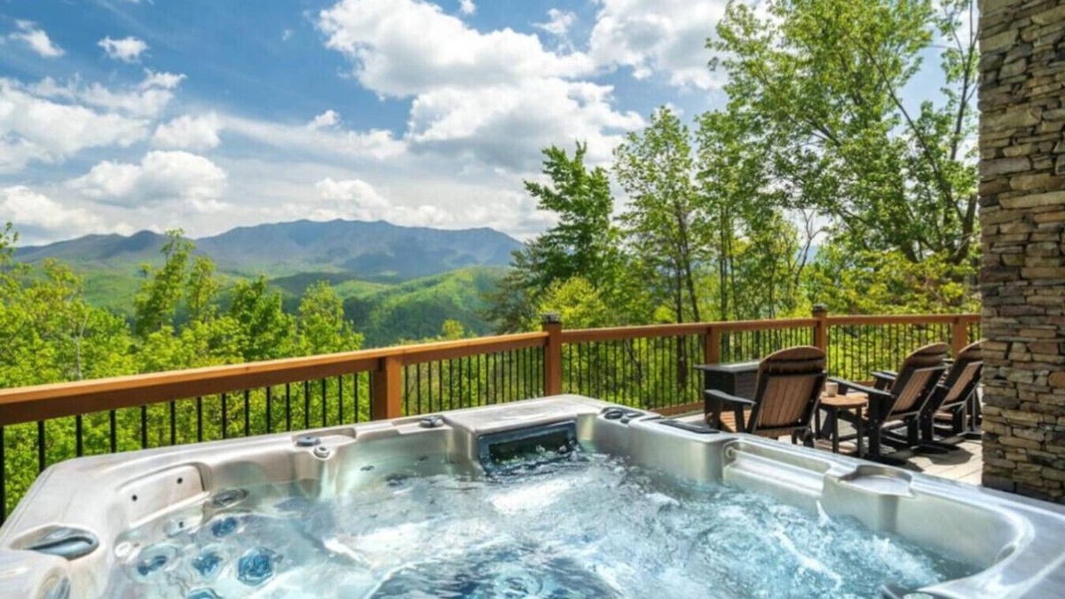 Gatlinburg Cabin | Dayna's Star Gazer Hot Tub