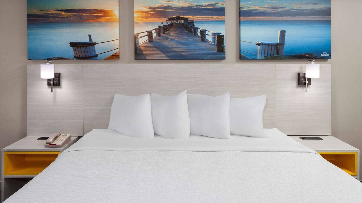 Woodlawn Hotel | Days Inn by Wyndham Baltimore Northwest