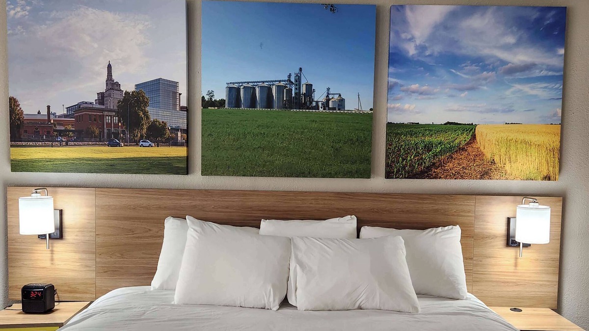 Quad Cities Hotel | Days Inn By Wyndham Davenport