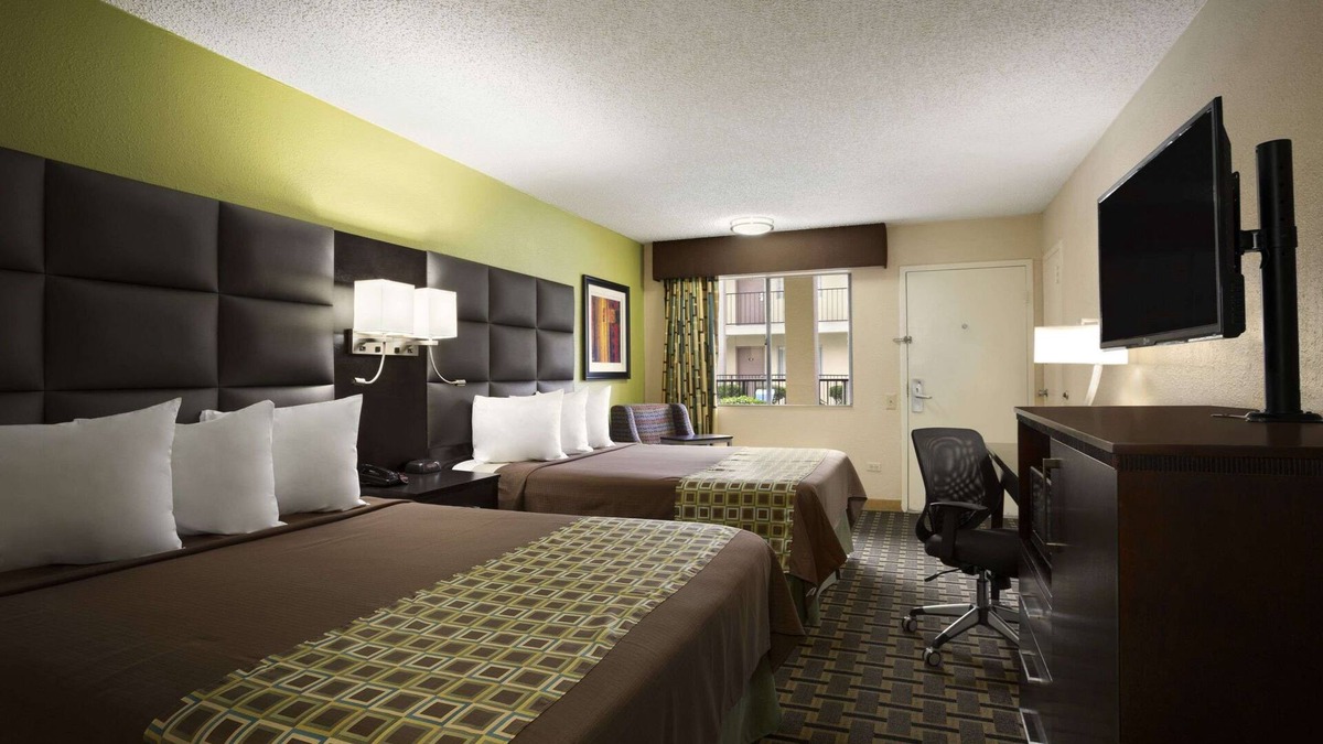 Irving Hotel | Days Inn by Wyndham Dallas Irving