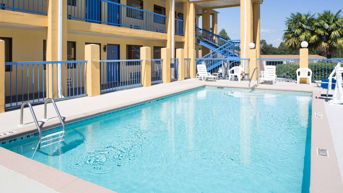 Enterprise Hotel | Days Inn by Wyndham Enterprise