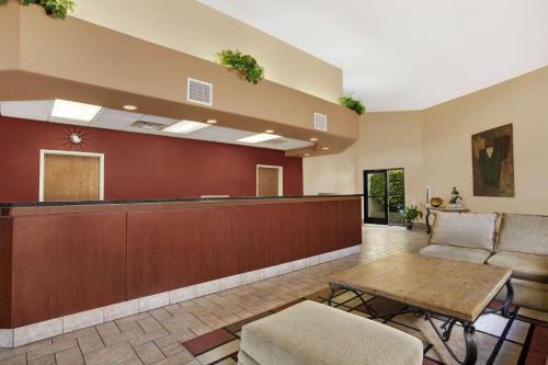 Globe Hotel | Days Inn by Wyndham Globe