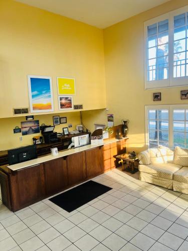 Hemet Hotel | Days Inn by Wyndham Hemet