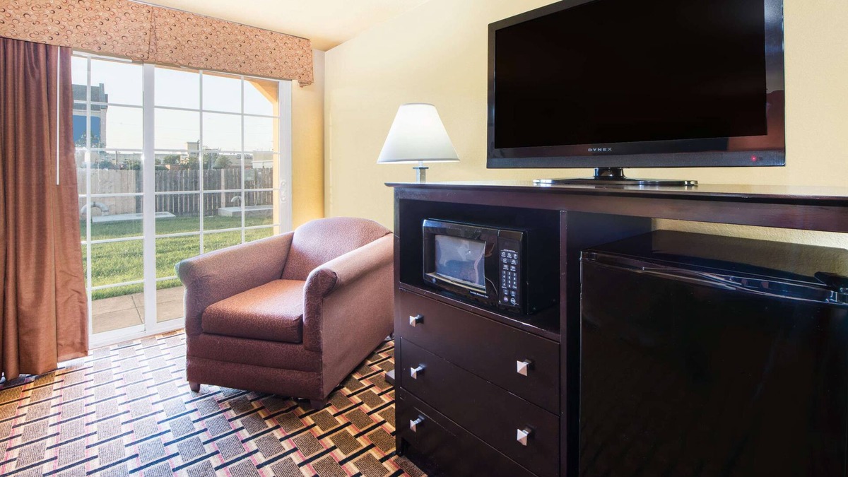 Joplin Hotel | Days Inn by Wyndham Joplin