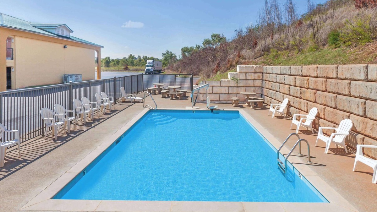 Lenoir City Hotel | Days Inn by Wyndham Lenoir City