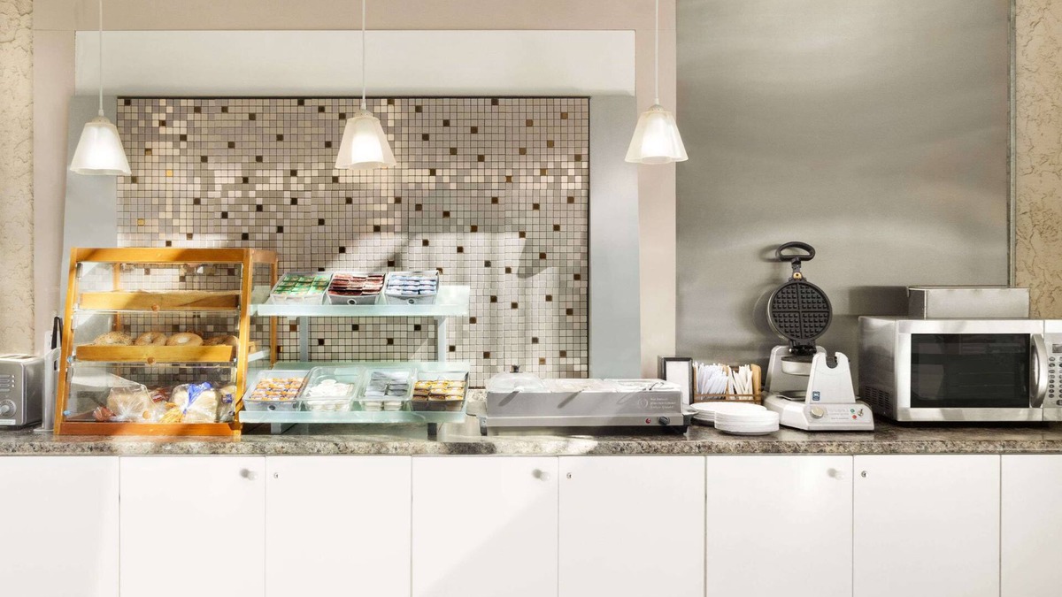 Downtown Hotel | Days Inn by Wyndham Lethbridge
