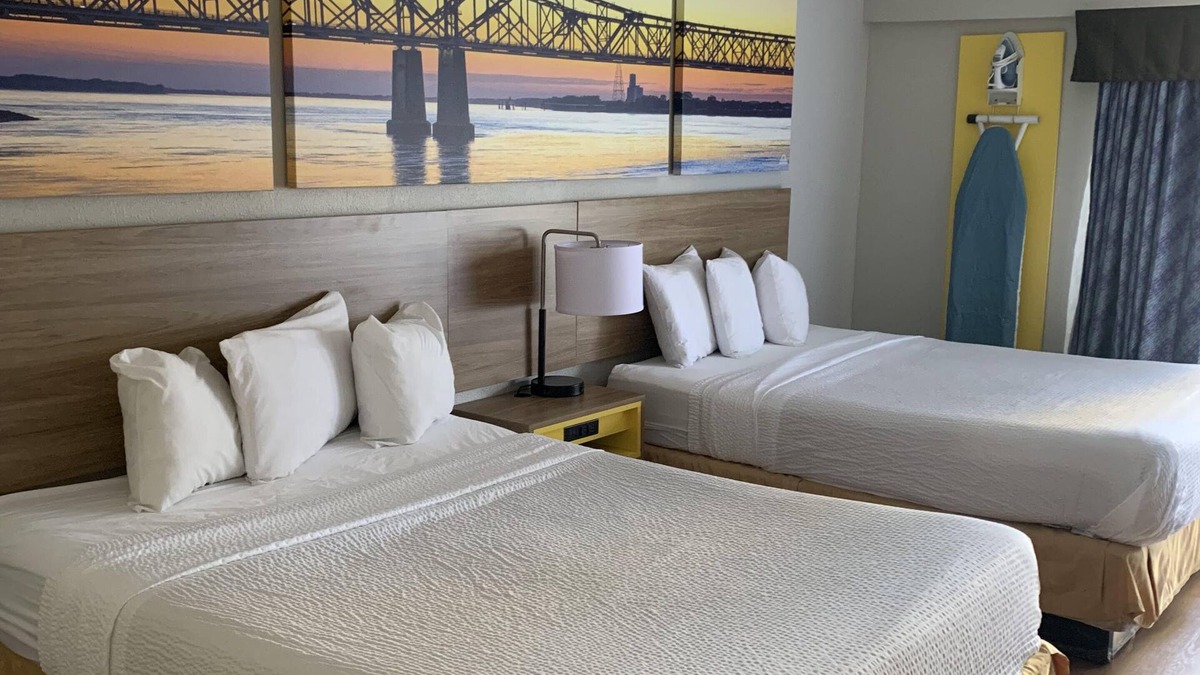 Edgewood Hotel | Days Inn by Wyndham Louisville Airport Fair and Expo Center