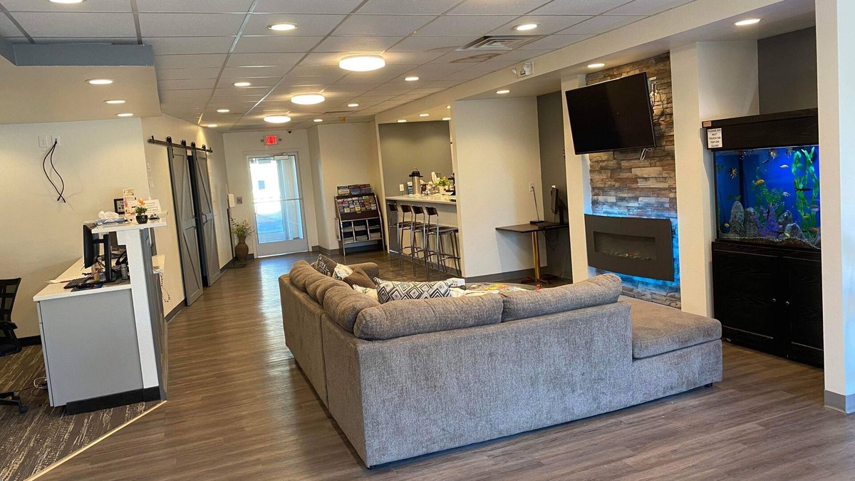 Manitowoc Hotel | Days Inn by Wyndham Manitowoc