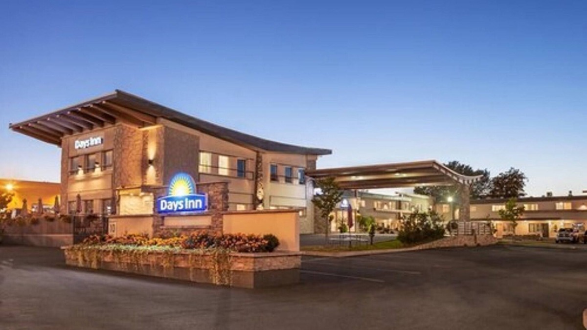 Saint-Leonard Hotel | Days Inn by Wyndham Montreal East