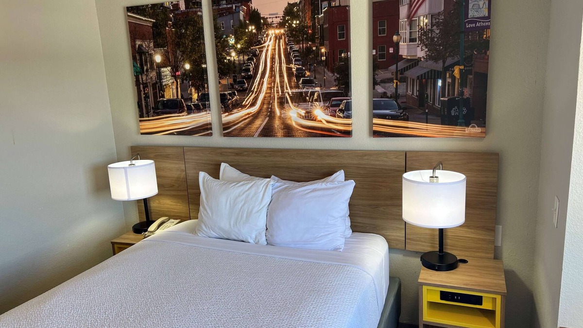 Kansas City Hotel | Days Inn by Wyndham near Kansas Speedway